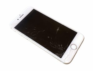 iPhoneを落とさない対策って？【画面バキバキになる前に知っておきたい対策集】